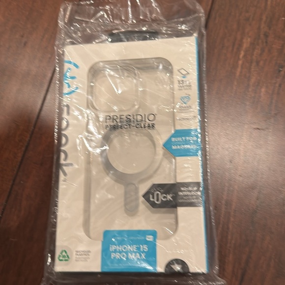 2 Speck Presidio Clear Case, 1 blue, 1 red2fire clear iPhone 15 Pro Max 4 total - Picture 4 of 4